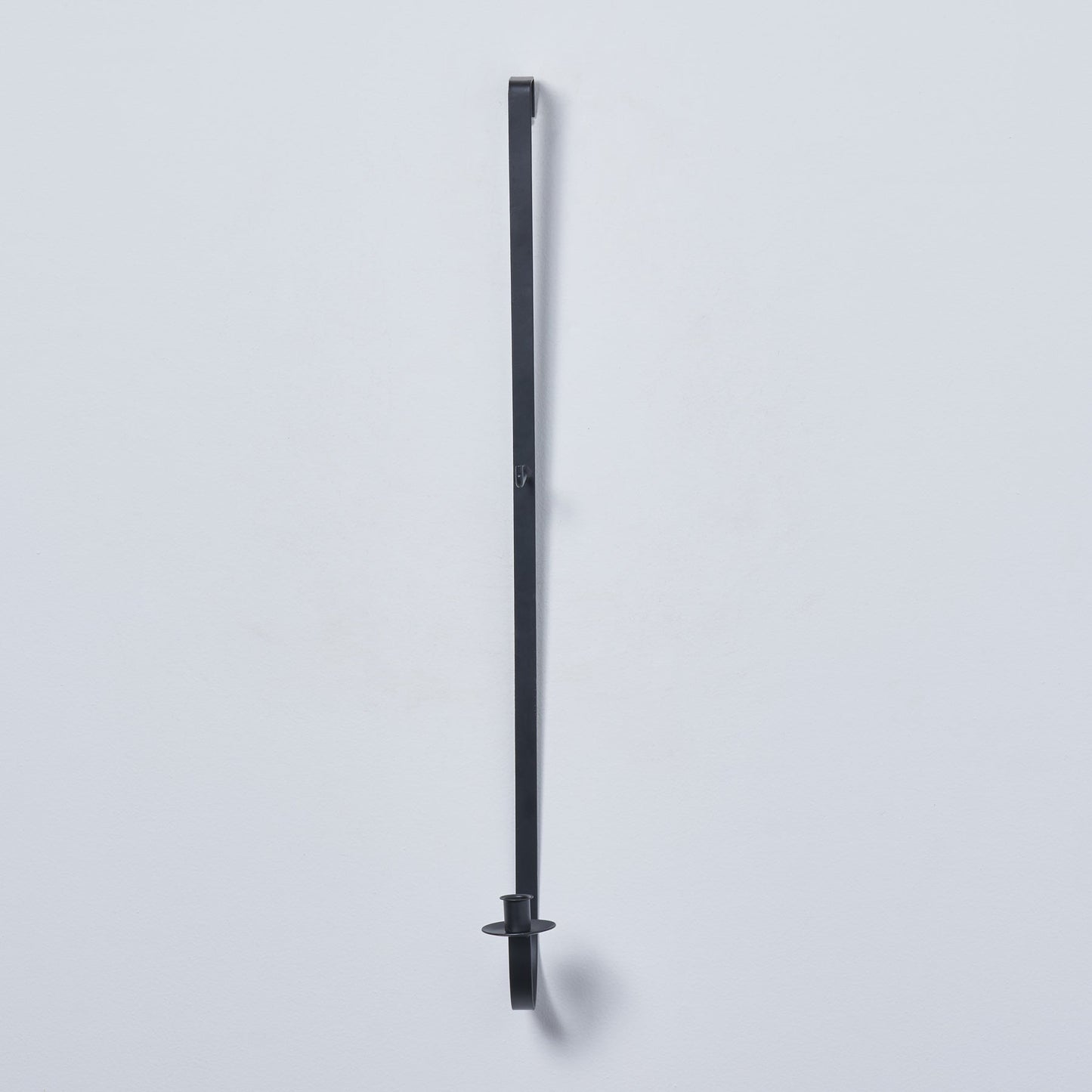 Schwarzer Metallkranz & Stumpenkerzenhalter Über-Tür-Hänger - 32"